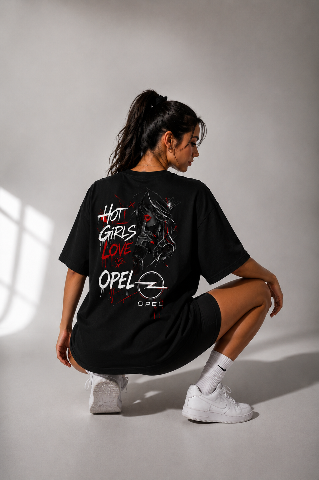 Дамска тениска Opel – Hot Girls Love Opel черна овърсайз